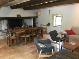 Maisons de vacances typical provencal farm in an exceptional natural site, the alpilles park - 8 people. : photos des chambres