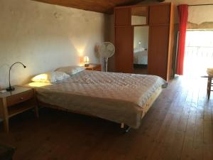 Maisons de vacances typical provencal farm in an exceptional natural site, the alpilles park - 8 people. : photos des chambres