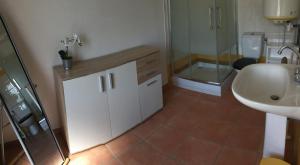 Villas Provencal part with private pool, near Avignon, 6 sleeps. : photos des chambres