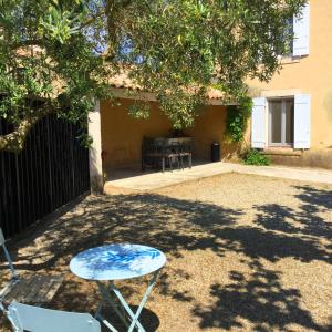 Provencal part with private pool, near Avignon, 6 sleeps.