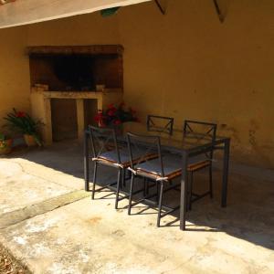 Provencal part with private pool, near Avignon, 6 sleeps.