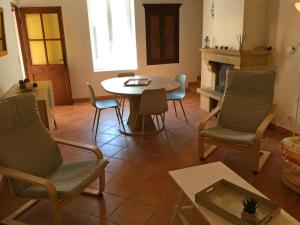 Villas Provencal part with private pool, near Avignon, 6 sleeps. : photos des chambres