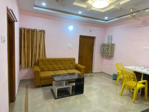 Athidi Luxury Home Stay - AC 2BHK Fully Furnished Flat with TV, WI-FI, 24Hrs Hot water, Parking, Elevator, Power Backup