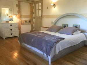 Maisons de vacances Charming Provencal Mas with pool by Taillades, close to Cavaillon in the Luberon, sleeps 6. : photos des chambres