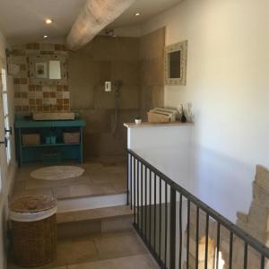 Maisons de vacances Charming Provencal Mas with pool by Taillades, close to Cavaillon in the Luberon, sleeps 6. : photos des chambres