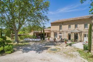 magnificient property with heated swimming-pool in the luberon - 14 persons