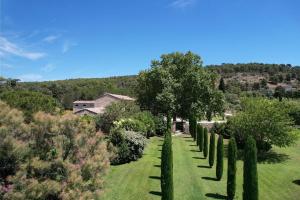 magnificient property with heated swimming-pool in the luberon - 14 persons