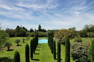 magnificient property with heated swimming-pool in the luberon - 14 persons