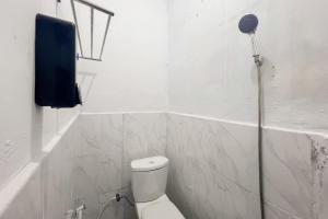 Penginapan Dheas near Bandara City Mall Mitra RedDoorz