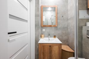 Świętokrzyska Deluxe City View Studio by BookingHost