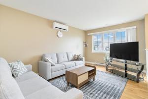 Comfortable, Spacious 3 bedroom Home