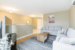 Comfortable, Spacious 3 bedroom Home