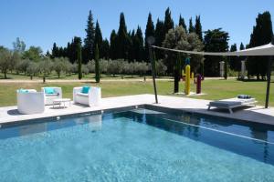 provencal farm house with heated pool located to salon de provence, 12 people