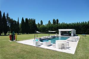 Villas provencal farm house with heated pool located to salon de provence, 12 people : photos des chambres