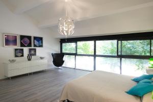 Villas provencal farm house with heated pool located to salon de provence, 12 people : photos des chambres