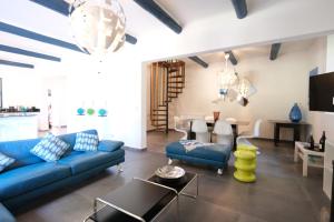 Villas provencal farm house with heated pool located to salon de provence, 12 people : photos des chambres