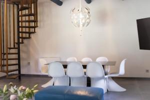 Villas provencal farm house with heated pool located to salon de provence, 12 people : photos des chambres