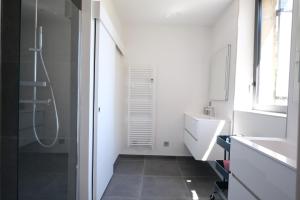 Villas provencal farm house with heated pool located to salon de provence, 12 people : photos des chambres