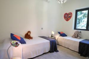 Villas provencal farm house with heated pool located to salon de provence, 12 people : photos des chambres