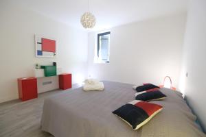 Villas provencal farm house with heated pool located to salon de provence, 12 people : photos des chambres