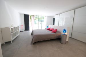 Villas provencal farm house with heated pool located to salon de provence, 12 people : photos des chambres
