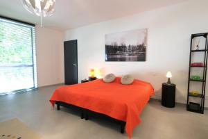 Villas provencal farm house with heated pool located to salon de provence, 12 people : photos des chambres