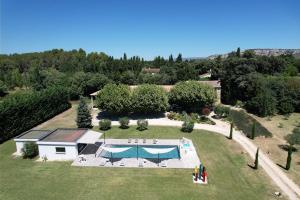 Villas provencal farm house with heated pool located to salon de provence, 12 people : photos des chambres