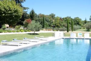 Villas provencal farm house with heated pool located to salon de provence, 12 people : photos des chambres