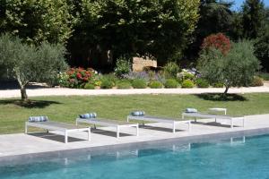Villas provencal farm house with heated pool located to salon de provence, 12 people : photos des chambres