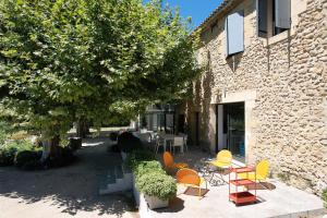Villas provencal farm house with heated pool located to salon de provence, 12 people : photos des chambres