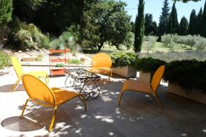 Villas provencal farm house with heated pool located to salon de provence, 12 people : photos des chambres
