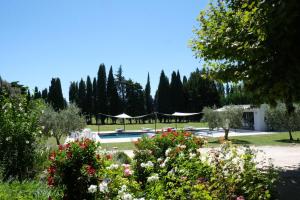 Villas provencal farm house with heated pool located to salon de provence, 12 people : photos des chambres