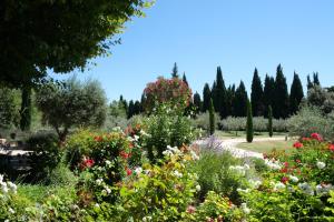 Villas provencal farm house with heated pool located to salon de provence, 12 people : photos des chambres