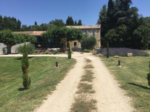 Villas provencal farm house with heated pool located to salon de provence, 12 people : Villa avec Piscine Privée