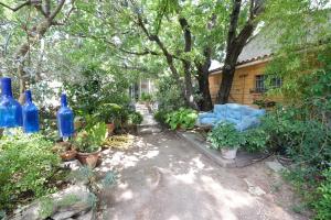 jolie location, maison avec piscine et joli jardin fleuri, à oppède dans le luberon en provence – 6 personnes