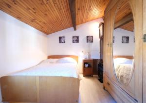 Maisons de vacances jolie location, maison avec piscine et joli jardin fleuri, a oppede dans le luberon en provence – 6 personnes : photos des chambres