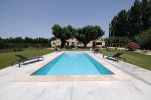 Villas typical provencal mas with heated pool, 10 people, in the countryside of cavaillon, luberon, provence. : photos des chambres