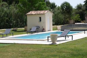 Villas typical provencal mas with heated pool, 10 people, in the countryside of cavaillon, luberon, provence. : photos des chambres