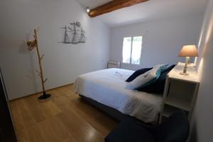 Villas typical provencal mas with heated pool, 10 people, in the countryside of cavaillon, luberon, provence. : photos des chambres