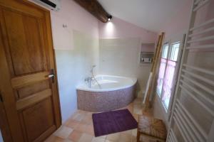 Villas typical provencal mas with heated pool, 10 people, in the countryside of cavaillon, luberon, provence. : photos des chambres