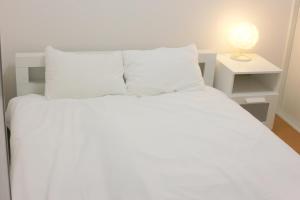 난바역 전철12분 최대9명 니시타나베역 도보 10초 호텔 침대커버