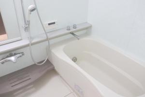 난바역 전철12분 최대9명 니시타나베역 도보 10초 호텔 침대커버