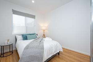 Chic Flinders Park Getaway