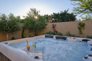 charming villa with heated pool, 14 people, located in aureille, near les baux de provence, in the alpilles