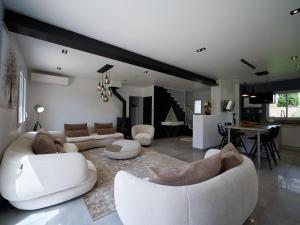 Villas charming villa with heated pool, 14 people, located in aureille, near les baux de provence, in the alpilles : photos des chambres