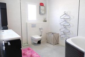 Villas charming villa with heated pool, 14 people, located in aureille, near les baux de provence, in the alpilles : photos des chambres