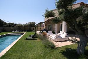 Villas charming villa with heated pool, 14 people, located in aureille, near les baux de provence, in the alpilles : photos des chambres
