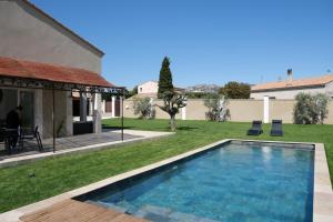 Villas charming villa with heated pool, 14 people, located in aureille, near les baux de provence, in the alpilles : photos des chambres