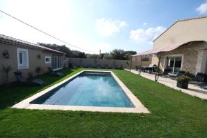 Villas charming villa with heated pool, 14 people, located in aureille, near les baux de provence, in the alpilles : photos des chambres