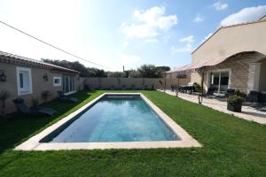 Villas charming villa with heated pool, 14 people, located in aureille, near les baux de provence, in the alpilles : photos des chambres